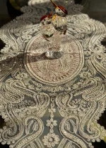 گالری تصویر رومیزی دانتل مخمل طرح ترک مدل لاله با رانر مستطیل